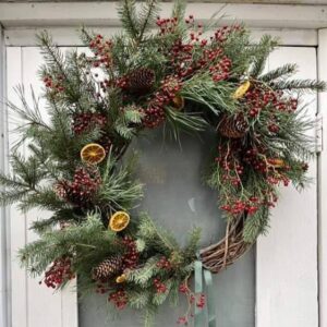 live green wreaths wreath making diy wreaths christmas wreaths christmas greens wreath workshop festive workshop holiday workshop guelph local business guelph downtown candles & beyond strawberry sunshine
